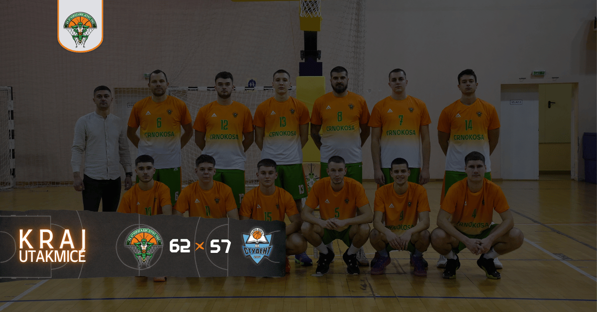 Grupna fotografija košarkaša Crnokose, rezultat 62:57 na baneru