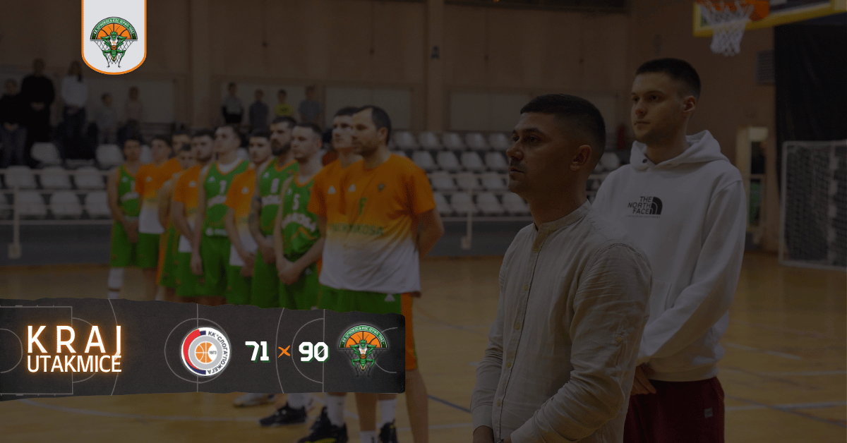 Košarkaši postrojeni u hali, grafika „Kraj utakmice 71:90“